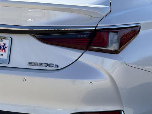 2021 Lexus ES 300h Ultra Luxury