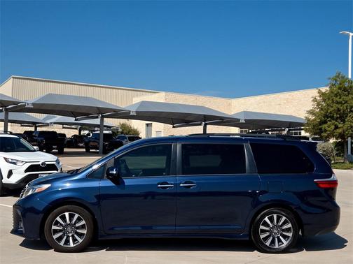 2019 Toyota Sienna Limited Premium