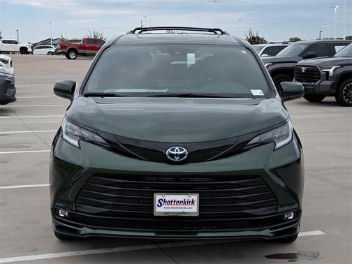 2025 Toyota Sienna XSE 7 Passenger