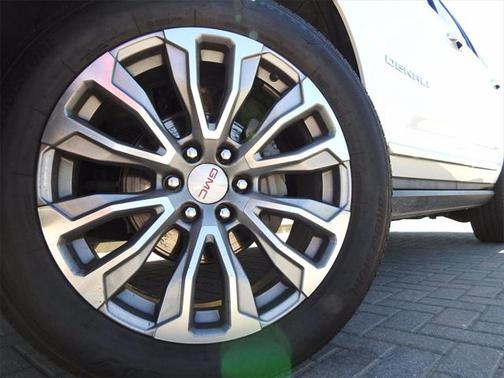 White Frost Tricoat 2021 GMC Yukon Denali