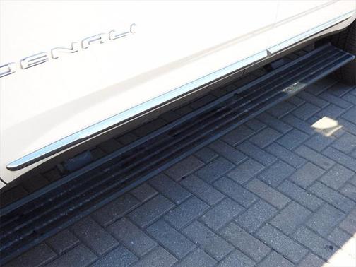 White Frost Tricoat 2021 GMC Yukon Denali