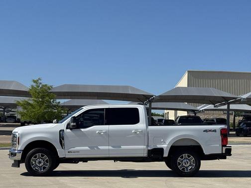 Oxford White 2024 Ford F-250 Lariat