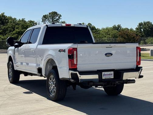 Oxford White 2024 Ford F-250 Lariat