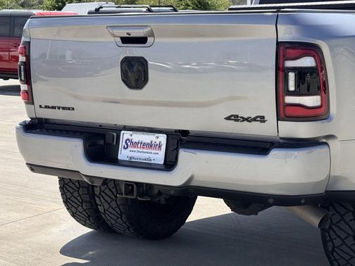 Billet Silver Metallic Clearcoat 2024 RAM 3500 Limited Crew Cab 4x4 8' Box