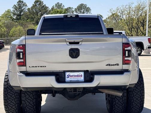 Billet Silver Metallic Clearcoat 2024 RAM 3500 Limited Crew Cab 4x4 8' Box