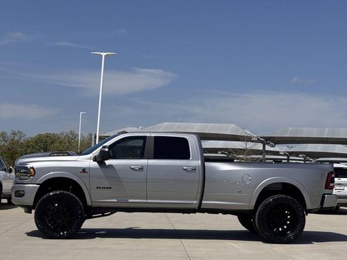 Billet Silver Metallic Clearcoat 2024 RAM 3500 Limited Crew Cab 4x4 8' Box