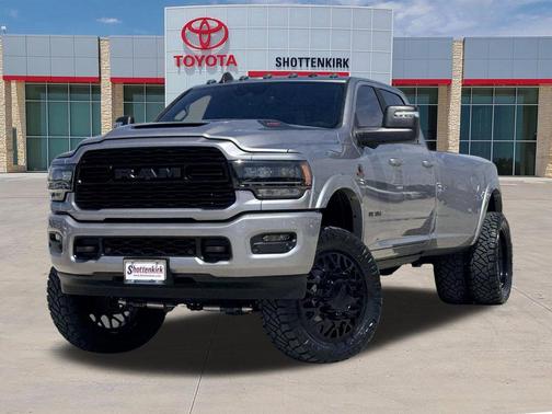 Billet Silver Metallic Clearcoat 2024 RAM 3500 Limited Crew Cab 4x4 8' Box