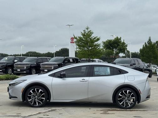 Cutting_Edge 2026 Toyota Prius Plug-In Hybrid XSE Premium