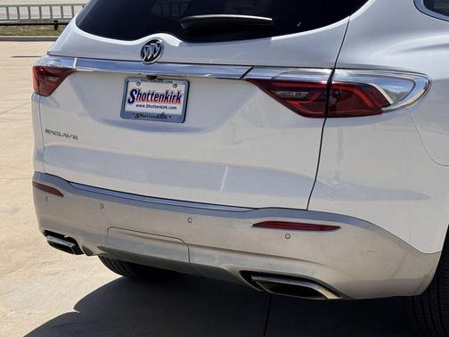 2024 Buick Enclave Essence FWD