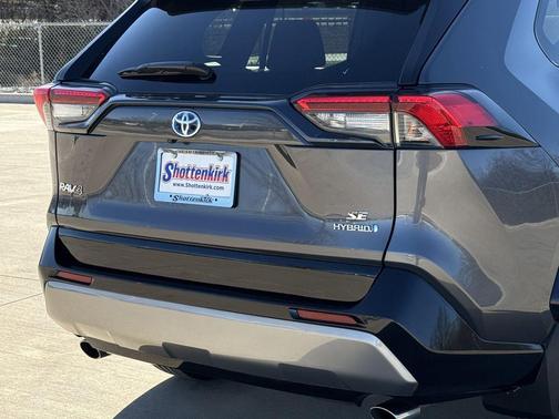 2024 Toyota RAV4 Hybrid SE