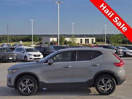 2024 Volvo XC40 B5 Core Bright Theme