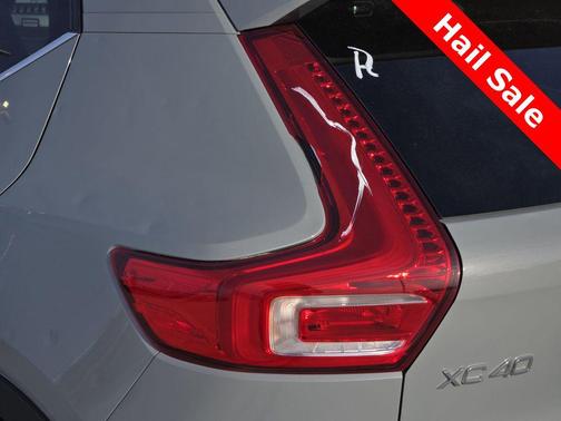 2024 Volvo XC40 B5 Core Bright Theme