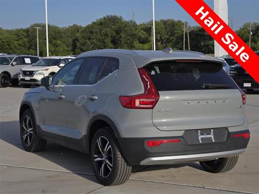 2024 Volvo XC40 B5 Core Bright Theme