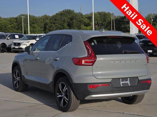 2024 Volvo XC40 B5 Core Bright Theme