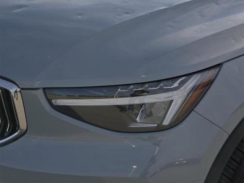 2024 Volvo XC40 B5 Core Bright Theme