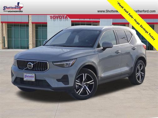 2024 Volvo XC40 B5 Core Bright Theme