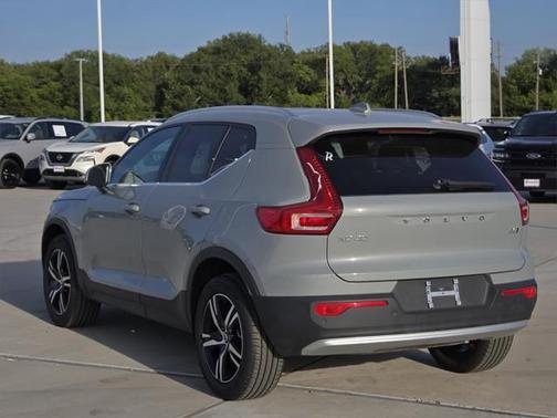 2024 Volvo XC40 B5 Core Bright Theme