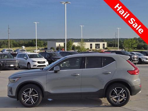 2024 Volvo XC40 B5 Core Bright Theme