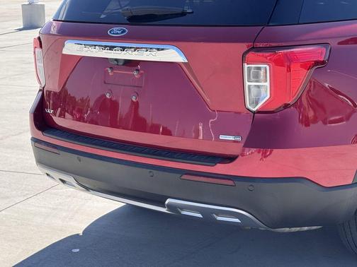 Rapid Red Metallic Tinted Clearcoat 2020 Ford Explorer XLT