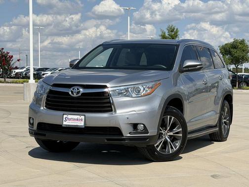 Silver Sky Metallic 2016 Toyota Highlander XLE
