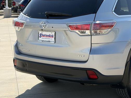 Silver Sky Metallic 2016 Toyota Highlander XLE