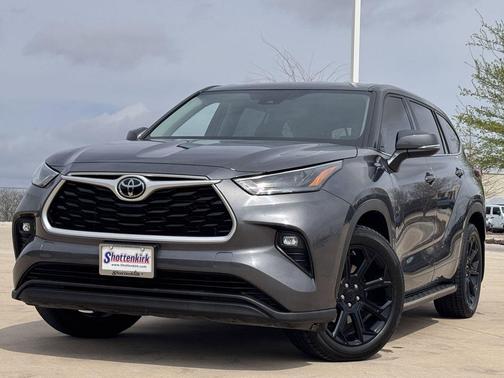 2022 Toyota Highlander LE