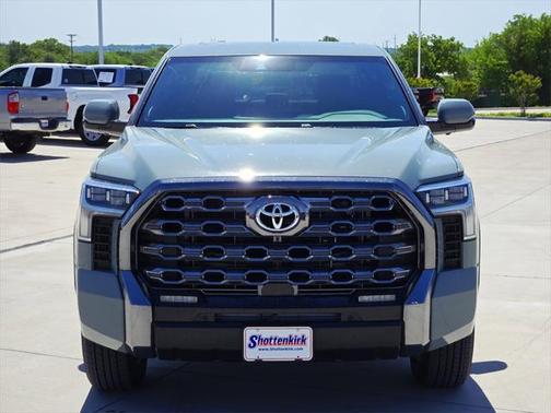 2025 Toyota Tundra Hybrid Platinum