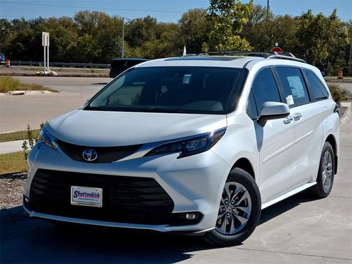 2025 Toyota Sienna XLE 8 Passenger
