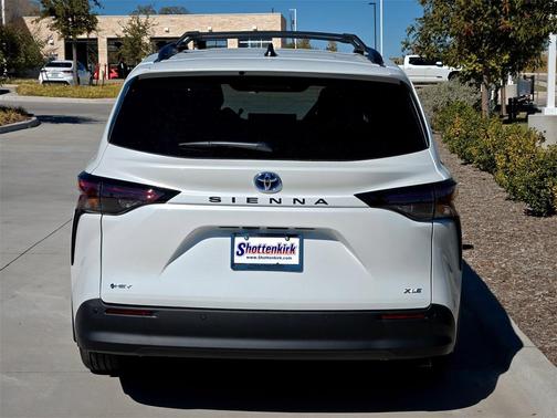 2025 Toyota Sienna XLE 8 Passenger