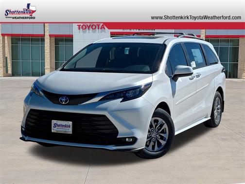 2025 Toyota Sienna XLE 8 Passenger