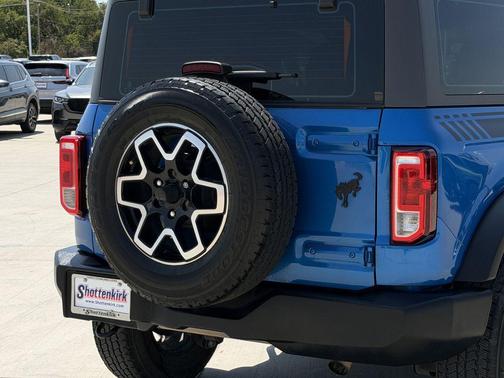 Velocity Blue Metallic 2023 Ford Bronco Base