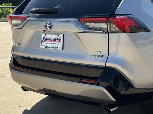 Silver Sky Metallic 2024 Toyota RAV4 Hybrid SE
