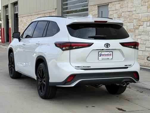 Pearl 2026 Toyota Highlander XSE