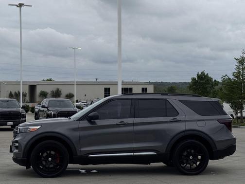 Carbonized Gray Metallic 2022 Ford Explorer XLT