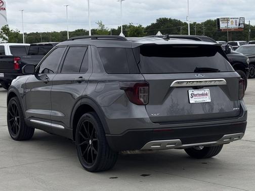 Carbonized Gray Metallic 2022 Ford Explorer XLT