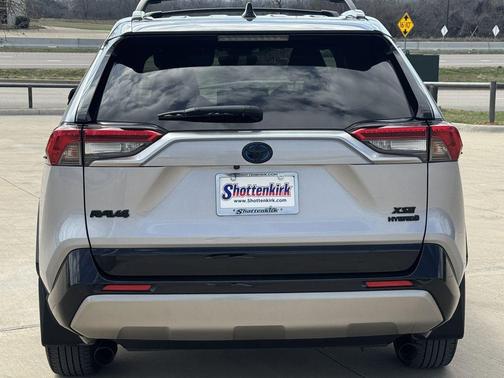 2024 Toyota RAV4 Hybrid SE