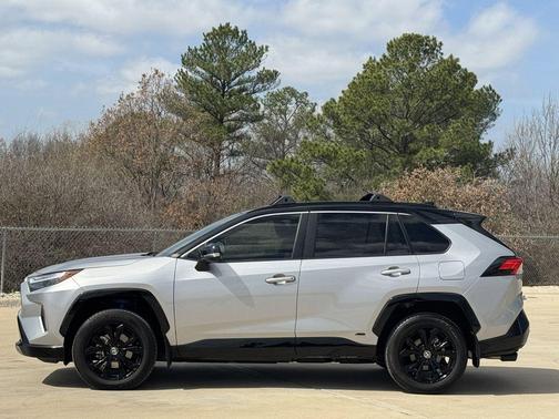 2024 Toyota RAV4 Hybrid SE
