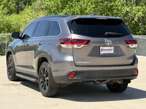 Predawn Gray Mica 2019 Toyota Highlander SE