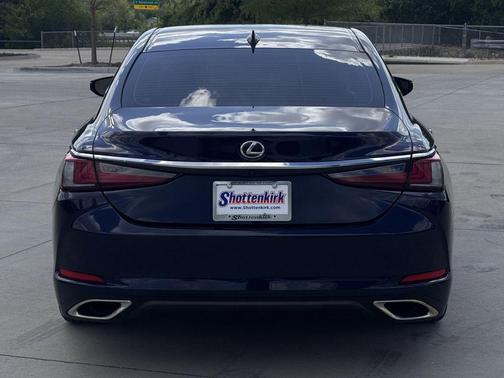 Mica 2025 Lexus ES 350 Base