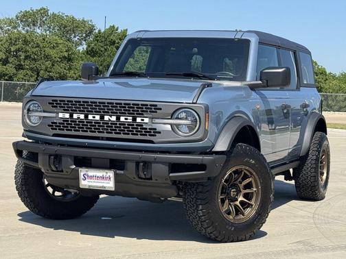 Azure Gray Metallic Tri-Coat 2024 Ford Bronco Badlands