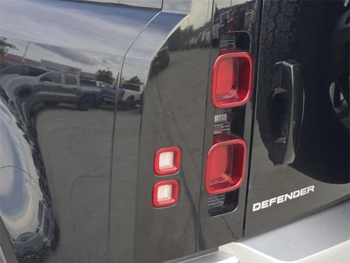 2024 Land Rover Defender 110 P400 S