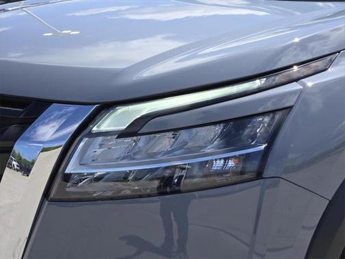 2023 Nissan Pathfinder Platinum FWD