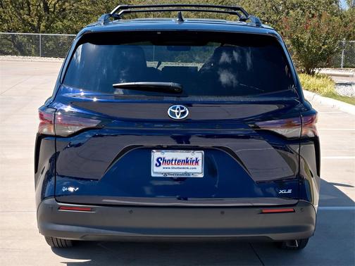 2025 Toyota Sienna XLE 8 Passenger