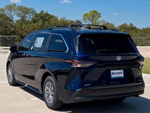 2025 Toyota Sienna XLE 8 Passenger