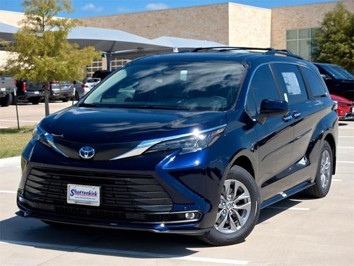2025 Toyota Sienna XLE 8 Passenger