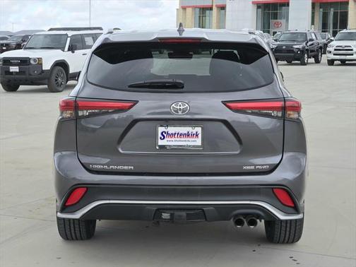 2022 Toyota Highlander XSE