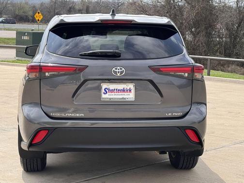 2024 Toyota Highlander LE