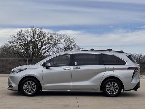 2025 Toyota Sienna XLE