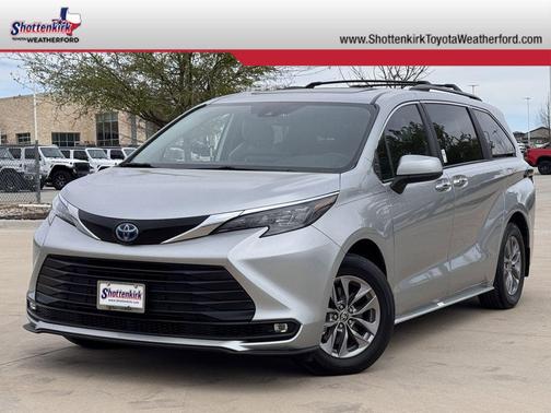 2025 Toyota Sienna XLE