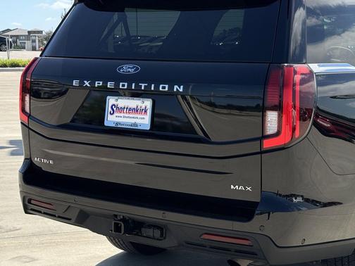 Black Metallic 2025 Ford Expedition Max Active 4x2